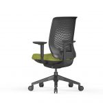 Silla de oficina ergonómica en color negro y pistacho con respaldo perforado