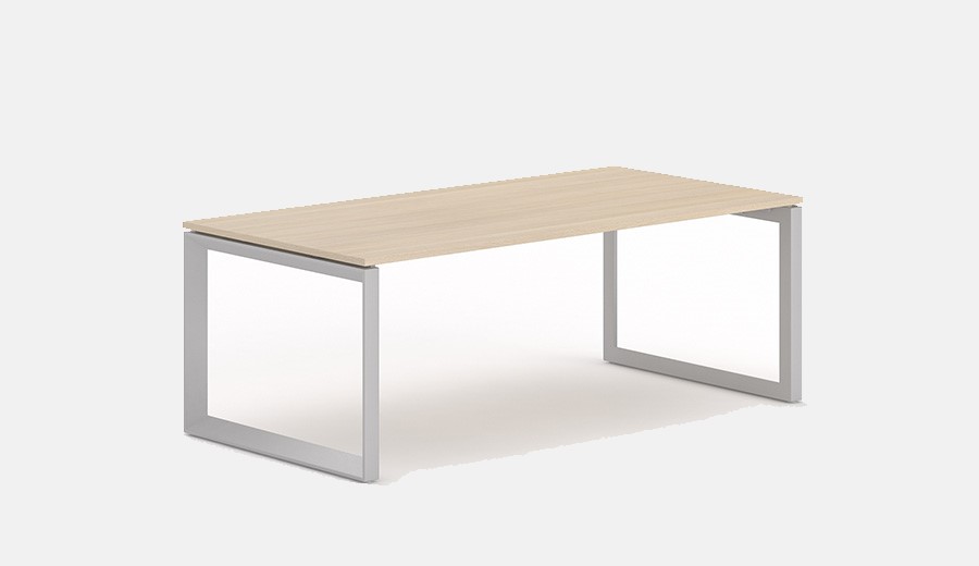 Mesa de oficina minimalista en madera y aluminio