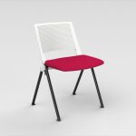 Silla confidente acolchada en rojo y blanco con reposabrazos