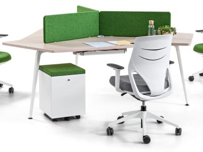 Sillas de oficina ergonómicas con ruedas en color blanco y verde