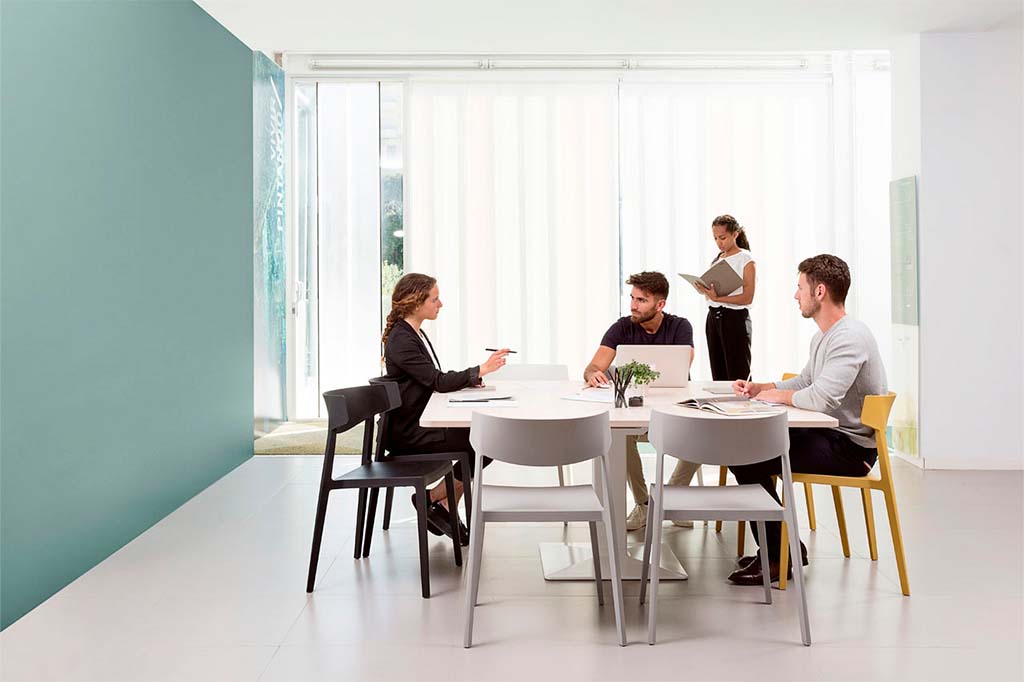 Mesa de reuniones rectangular pequeña para oficinas