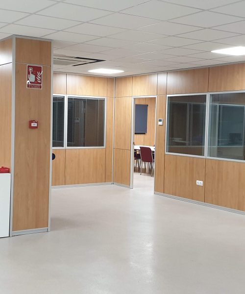 Mamparas para oficinas en madera y cristal