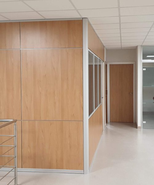 Mamparas de oficina de madera y cristal