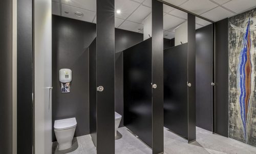 Cabinas con cerramiento total hasta el techo