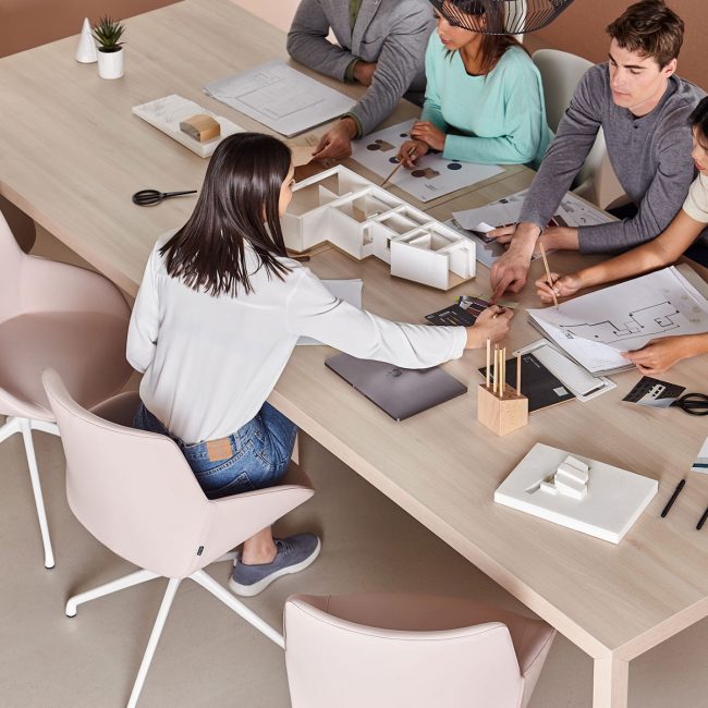 Sillas giratorias para mesa de colectividades